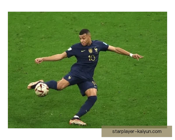 姆巴佩在决赛中的进球表现稳健，展现出强大的竞争力。